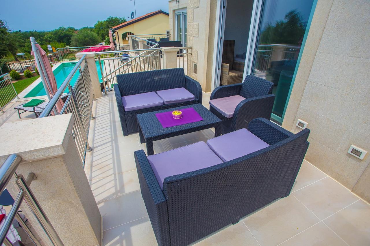 Villa Sunce Kaštelir Exterior foto
